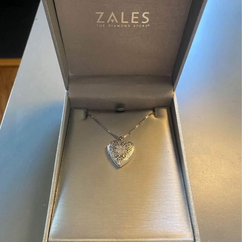 Zales Sterling Silver Locket 75$
